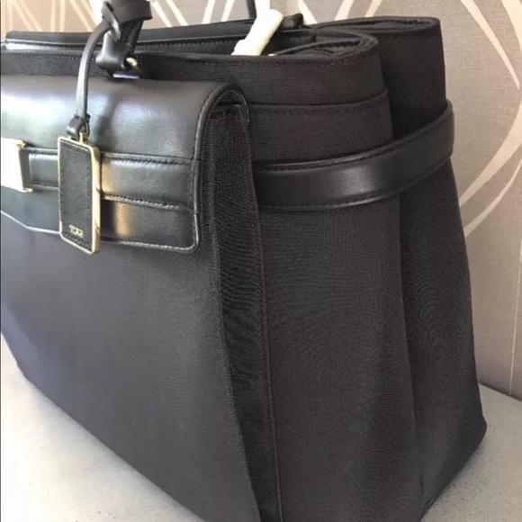 New Tumi Larkin Hayward Triple Compartment Laptop - Picture 5 of 8